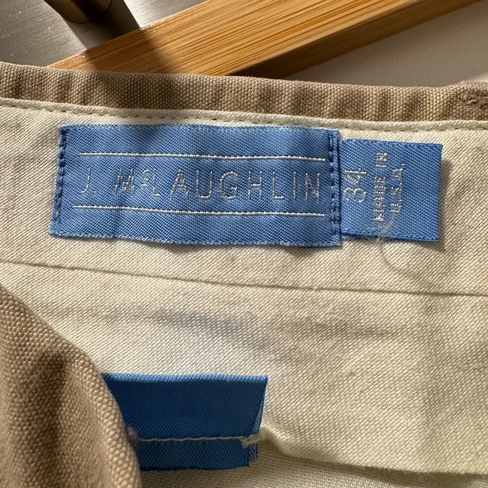 J. McLaughlin Beige Shorts with Blue Crab Embroidery - Picture 2 of 4